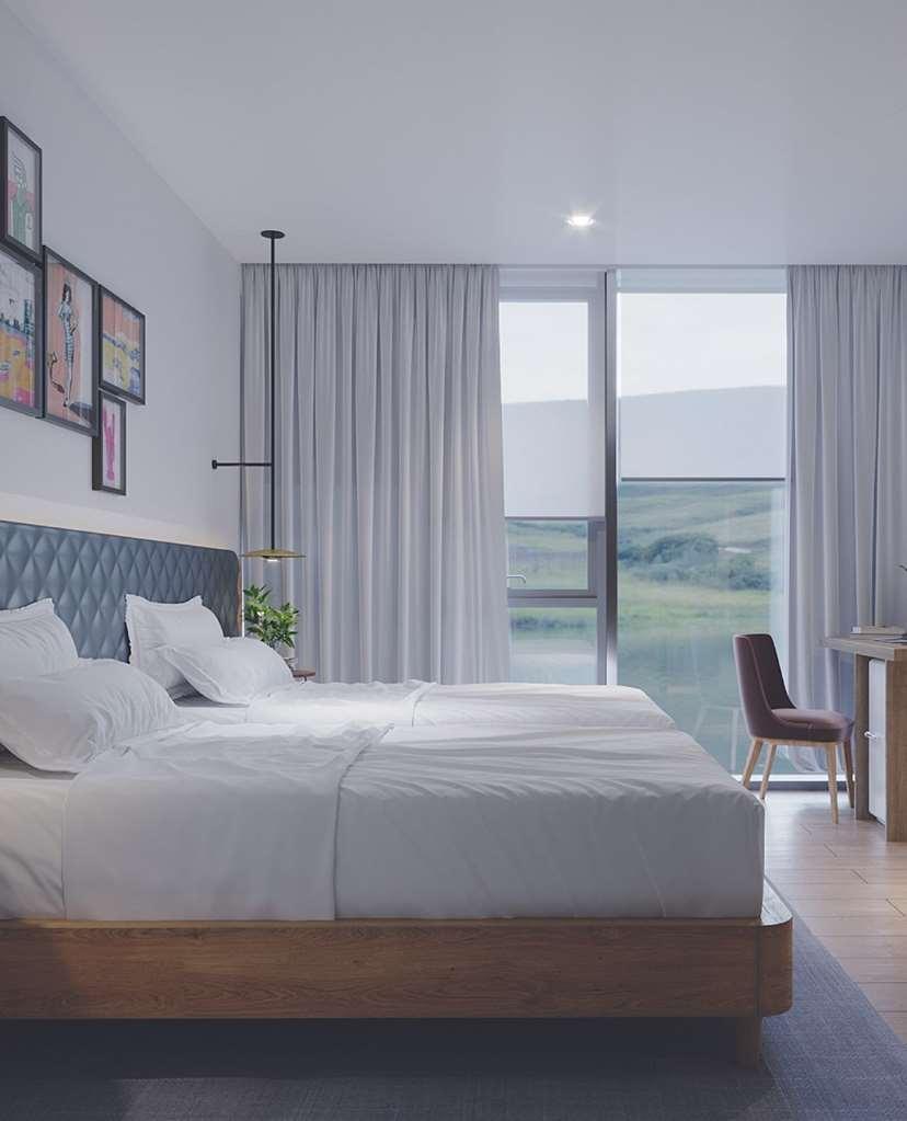 Hilton Garden Inn Tbilisi Riverview Ruang foto