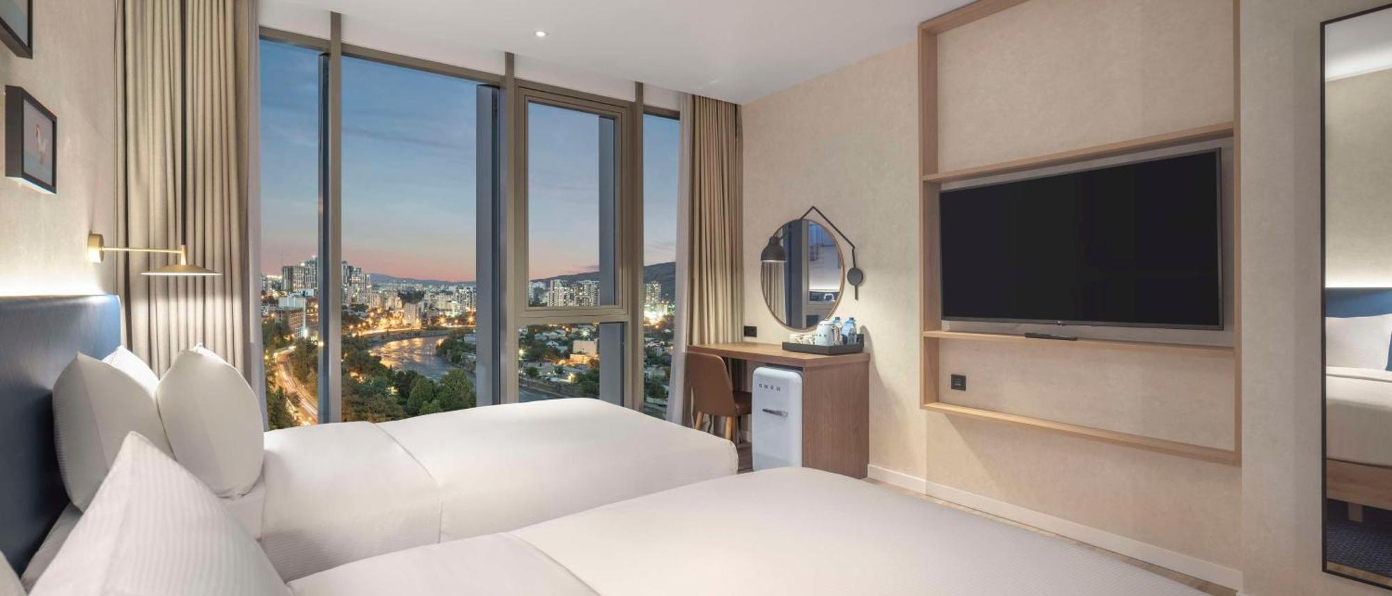 Hilton Garden Inn Tbilisi Riverview Bagian luar foto