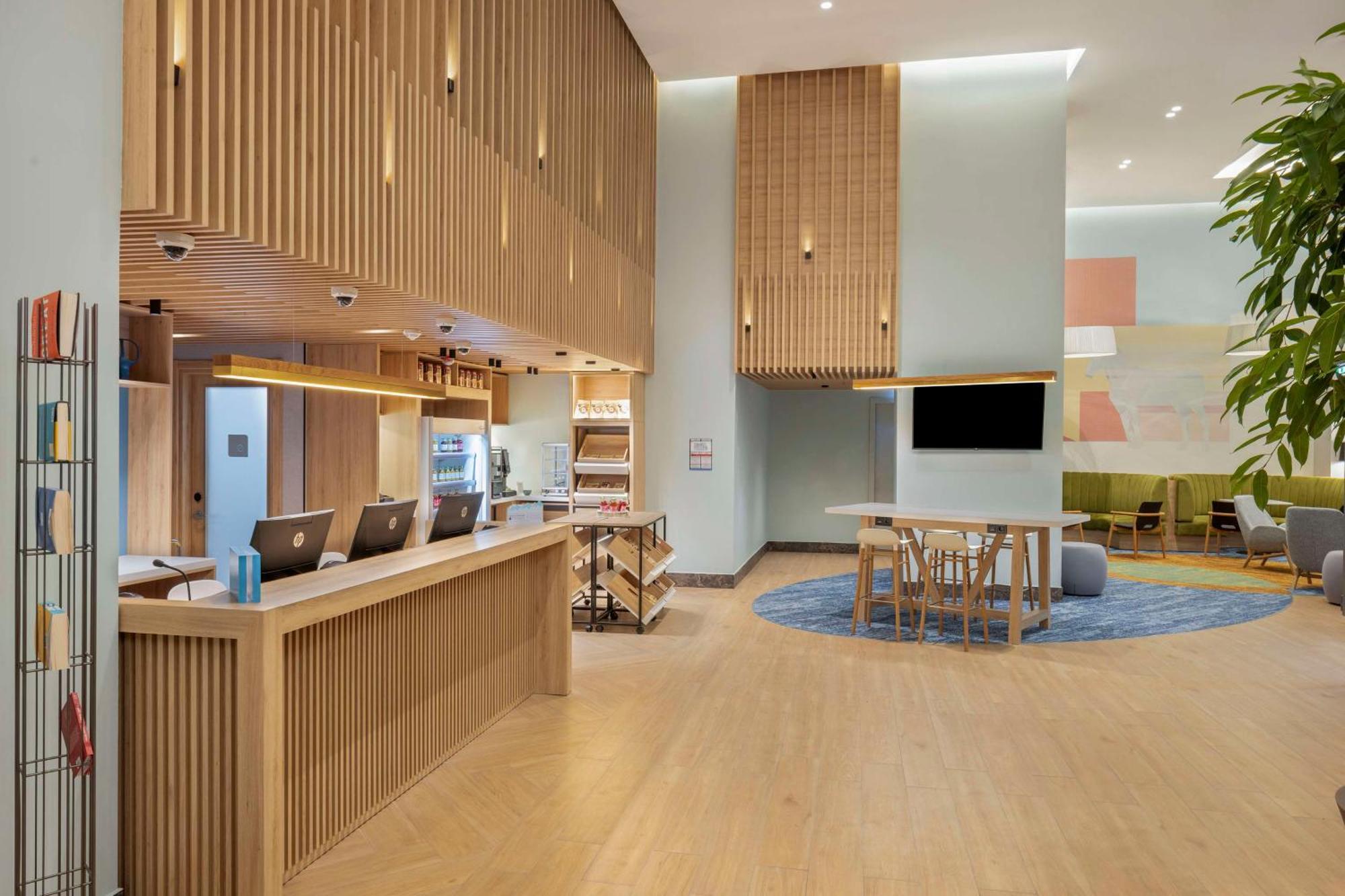 Hilton Garden Inn Tbilisi Riverview Bagian luar foto