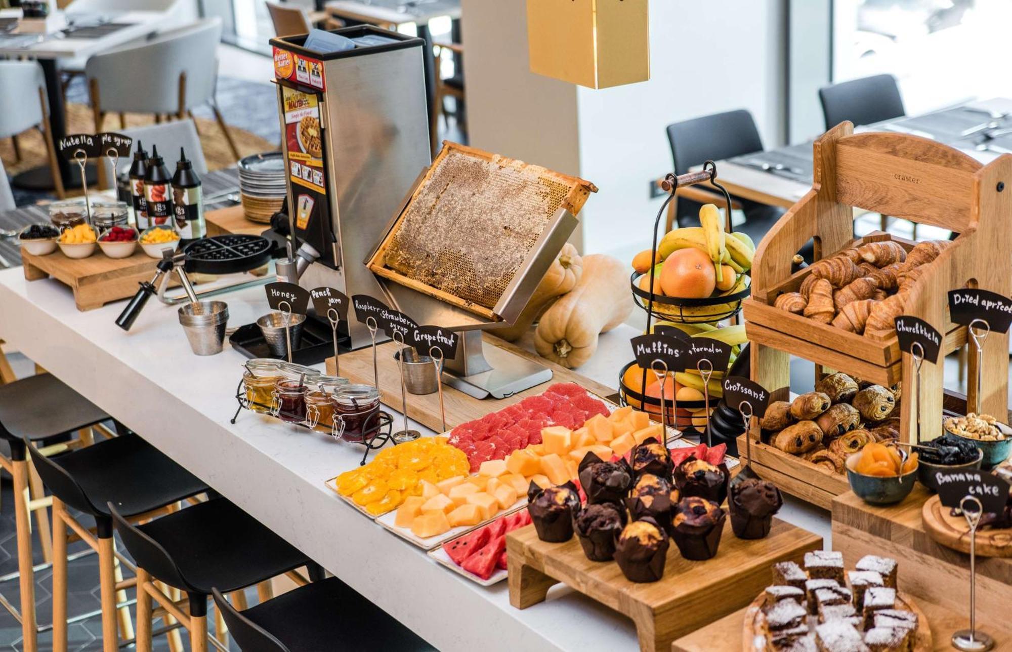 Hilton Garden Inn Tbilisi Riverview Bagian luar foto
